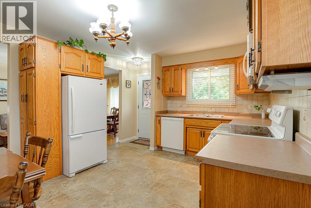 210 SHELLEY Drive — photo 3
