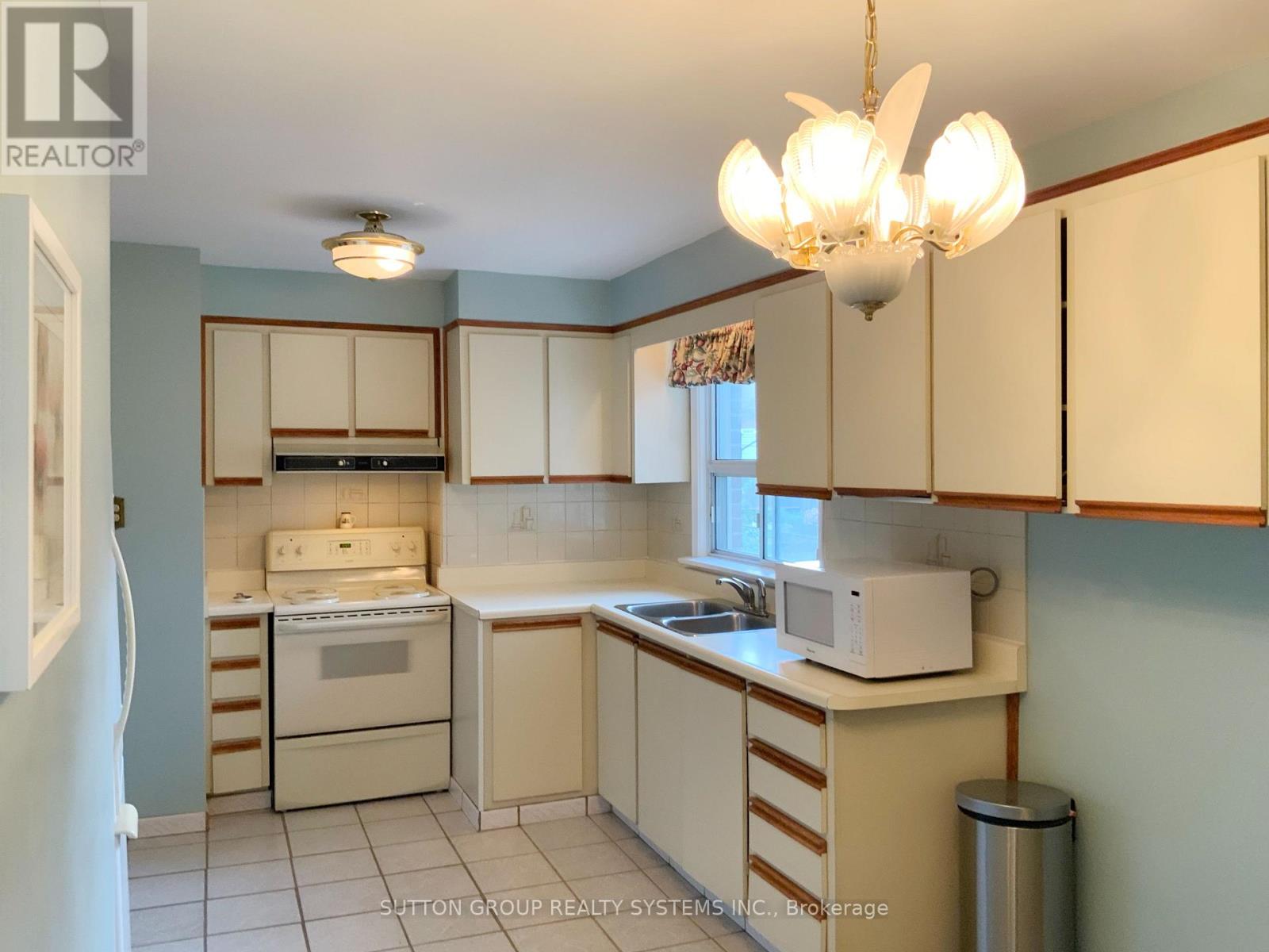20 TAYSHAM CRESCENT - 8