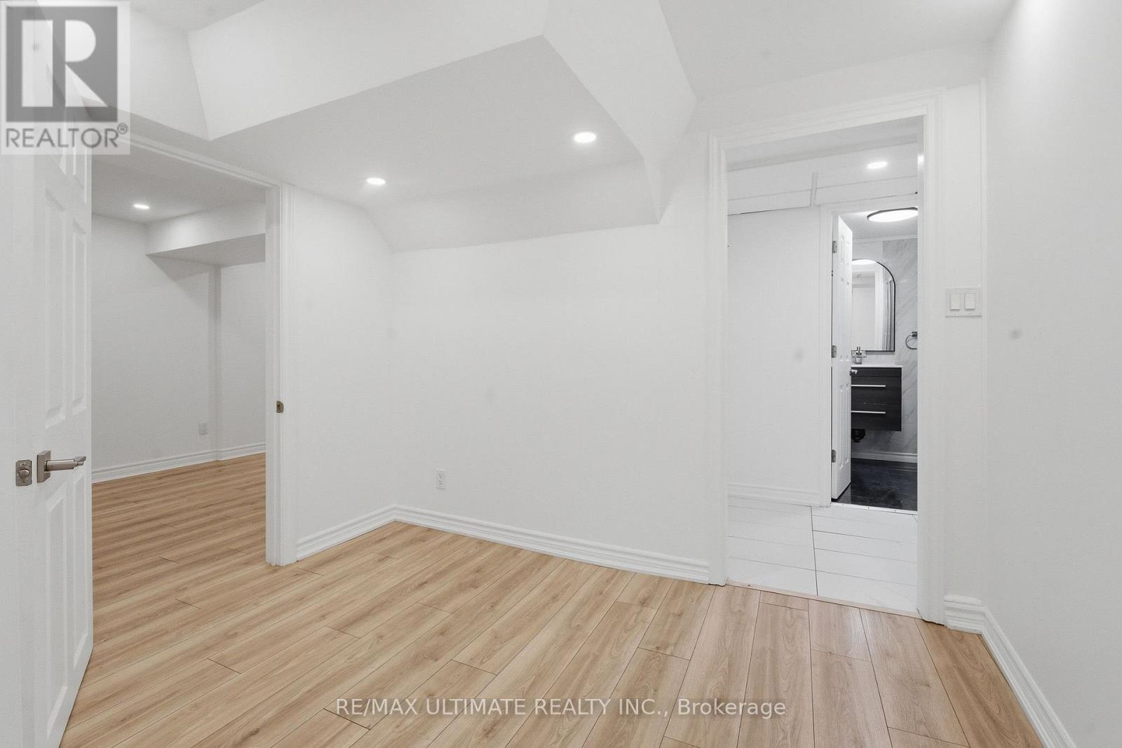 130 THISTLE DOWN BOULEVARD - Image 32