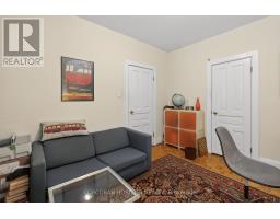 Living room - 355 Parkside Drive, Toronto, ON M6R2Z4 Photo 9