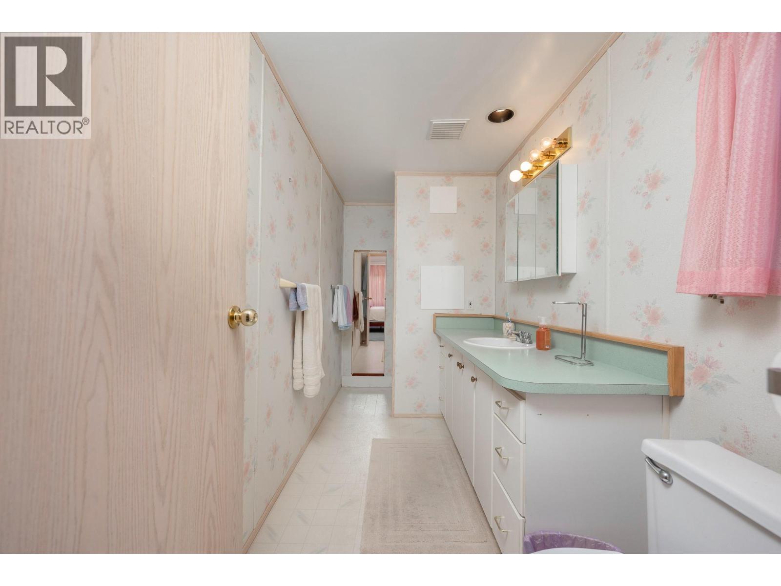 #27 1600 43 Avenue - 17