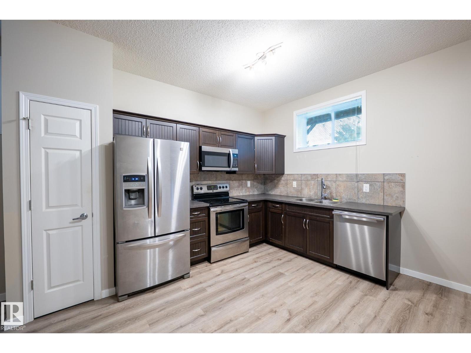 #196 142 Selkirk PL - 12