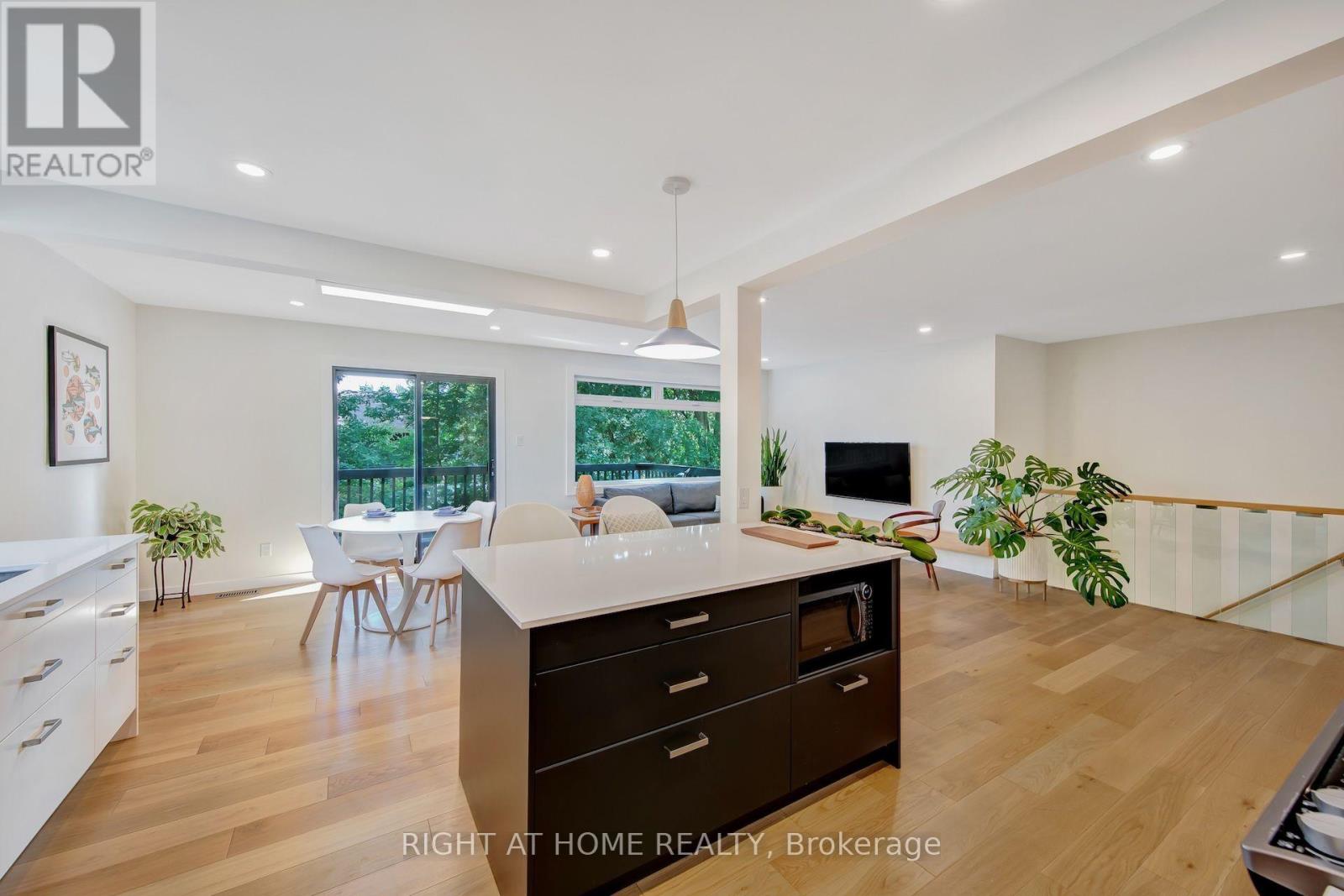 305 DALESIDE PLACE N - Image 12