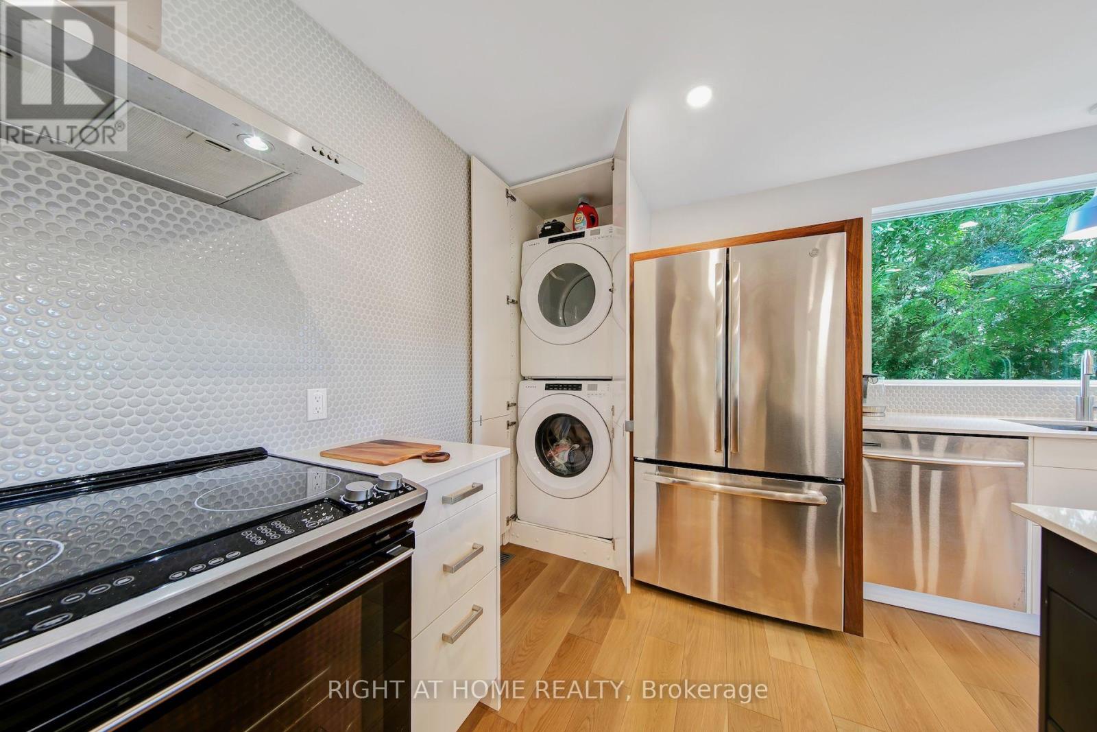 305 DALESIDE PLACE N - Image 16