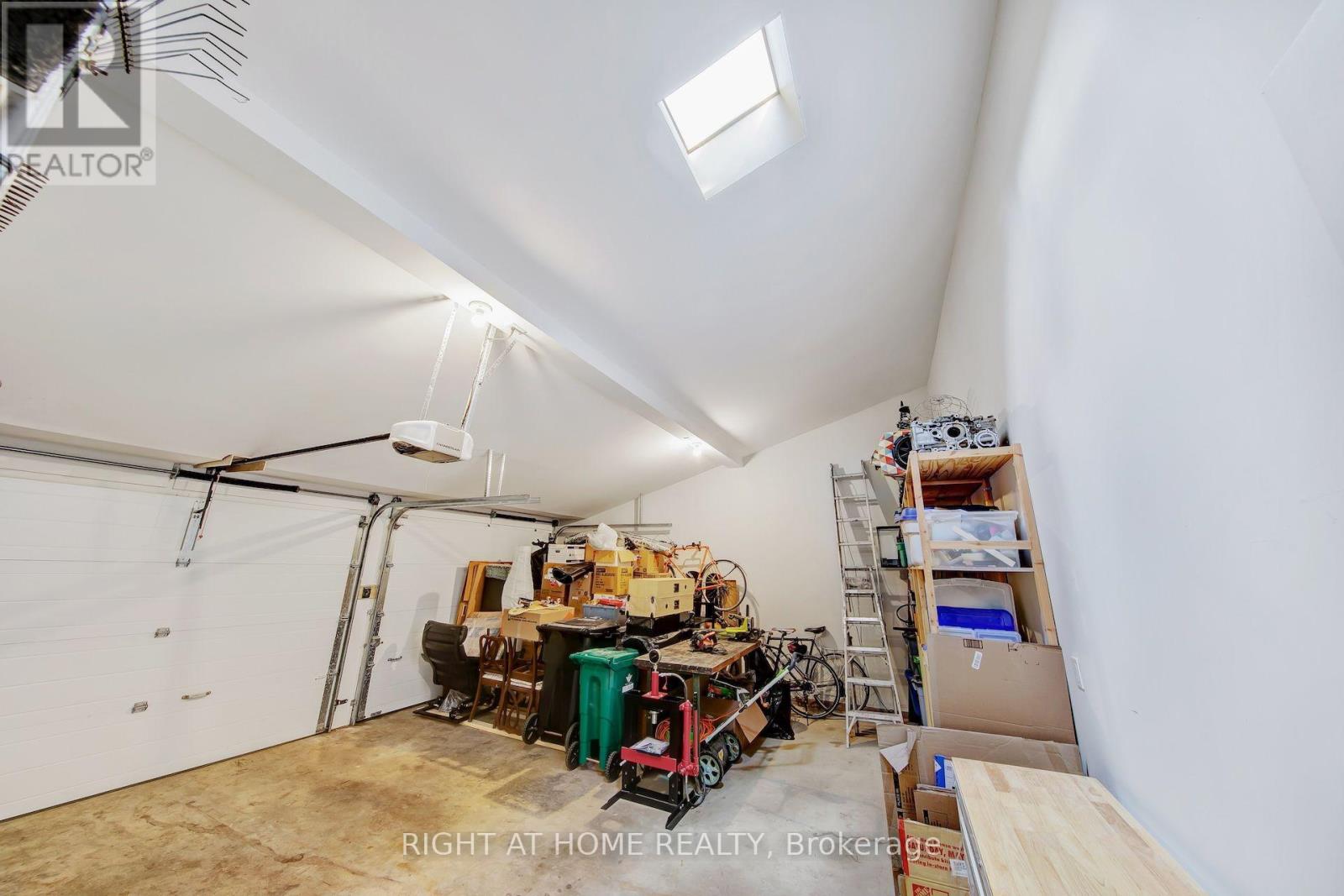 305 DALESIDE PLACE N - Image 24