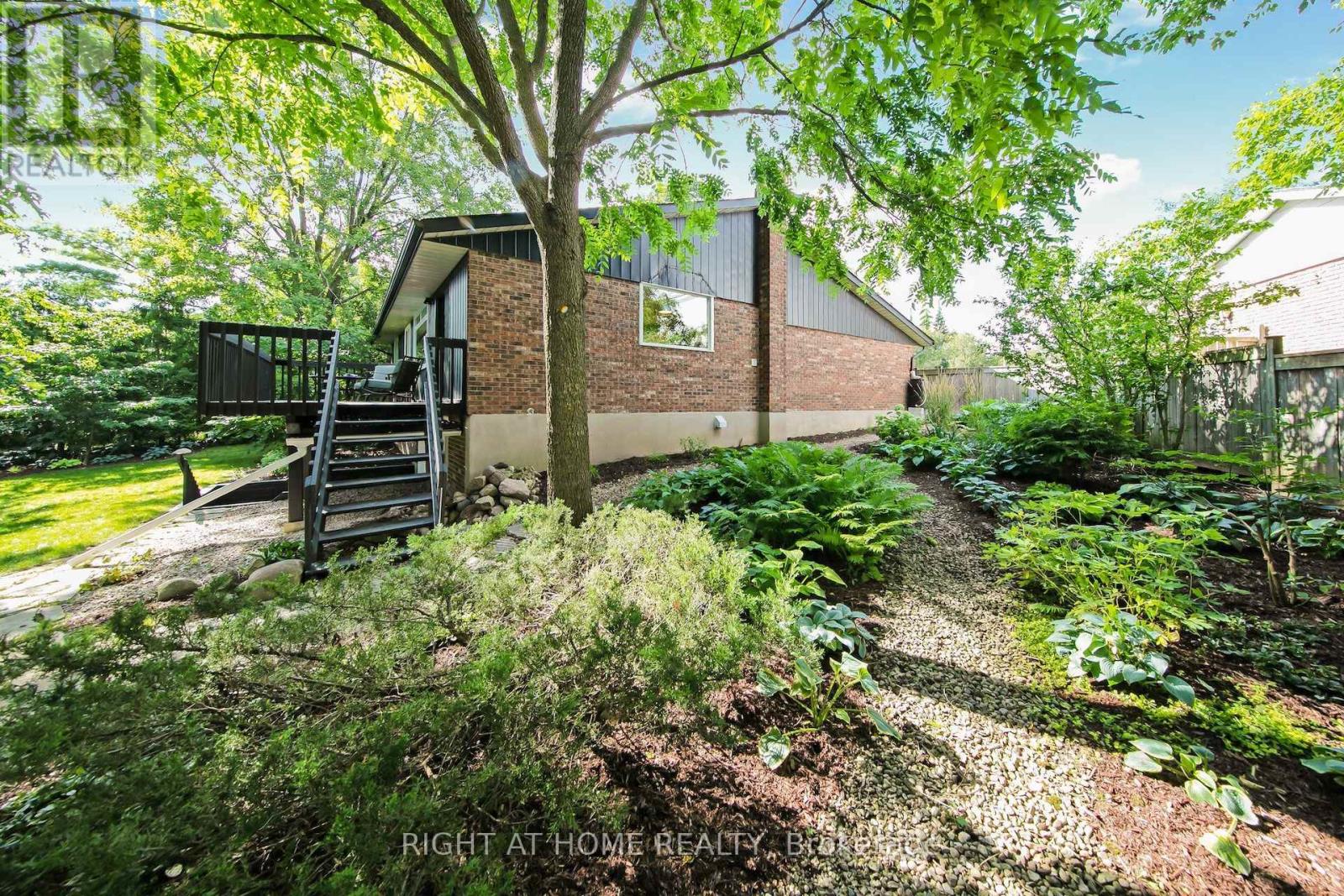 305 DALESIDE PLACE N - 27