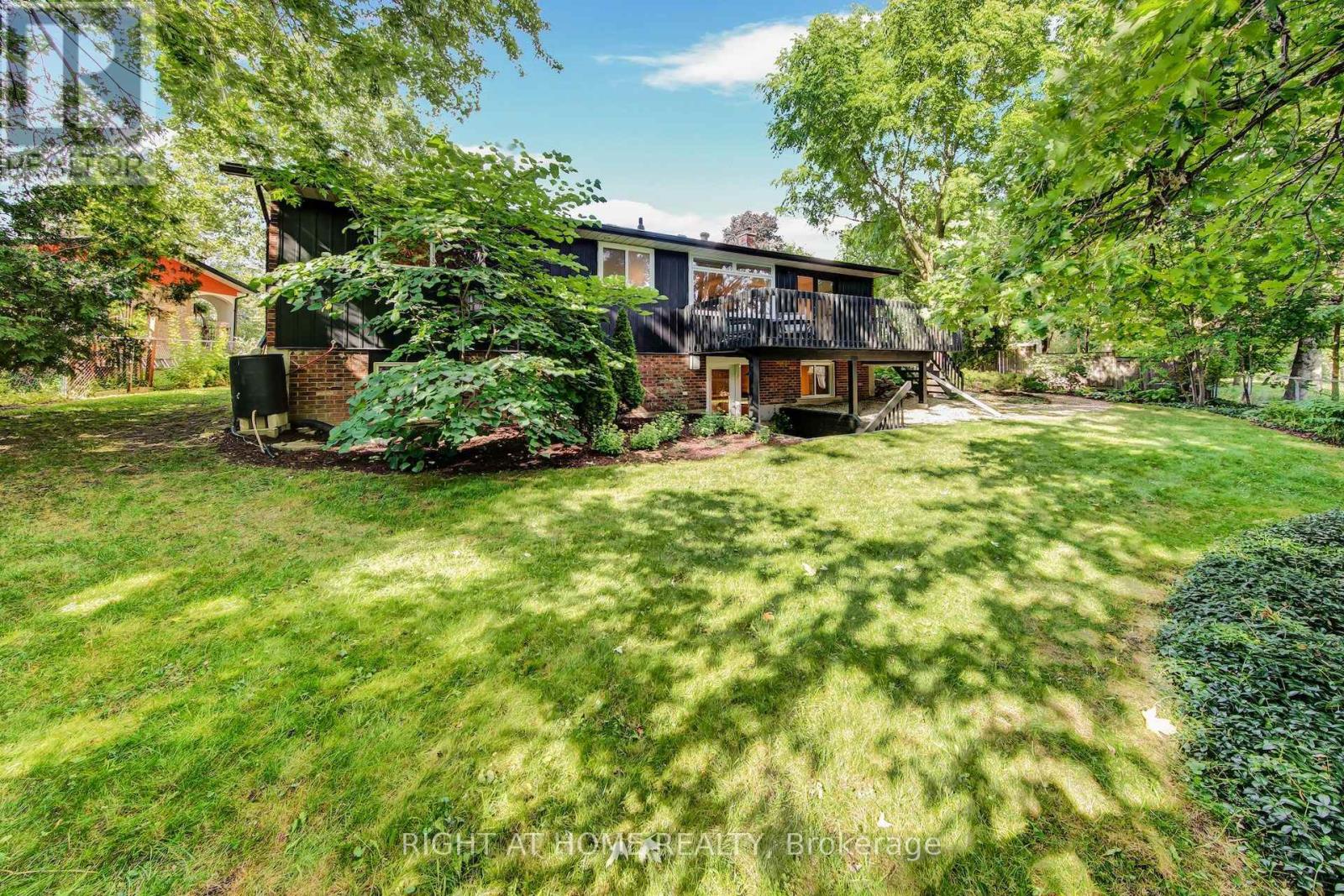 305 DALESIDE PLACE N - Image 28