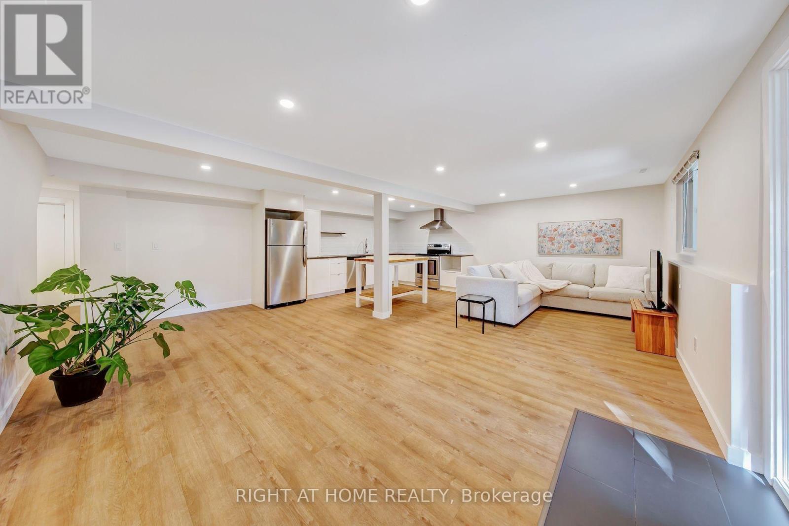 305 DALESIDE PLACE N - Image 37