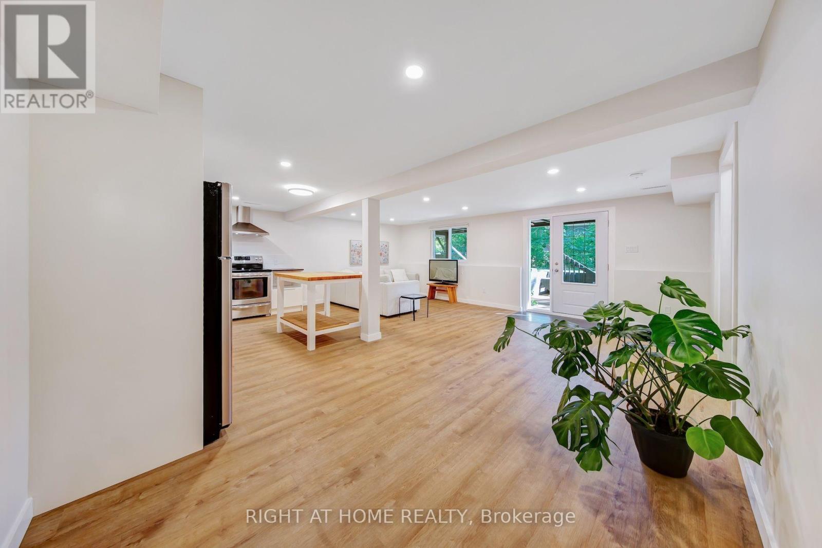 305 DALESIDE PLACE N - 38