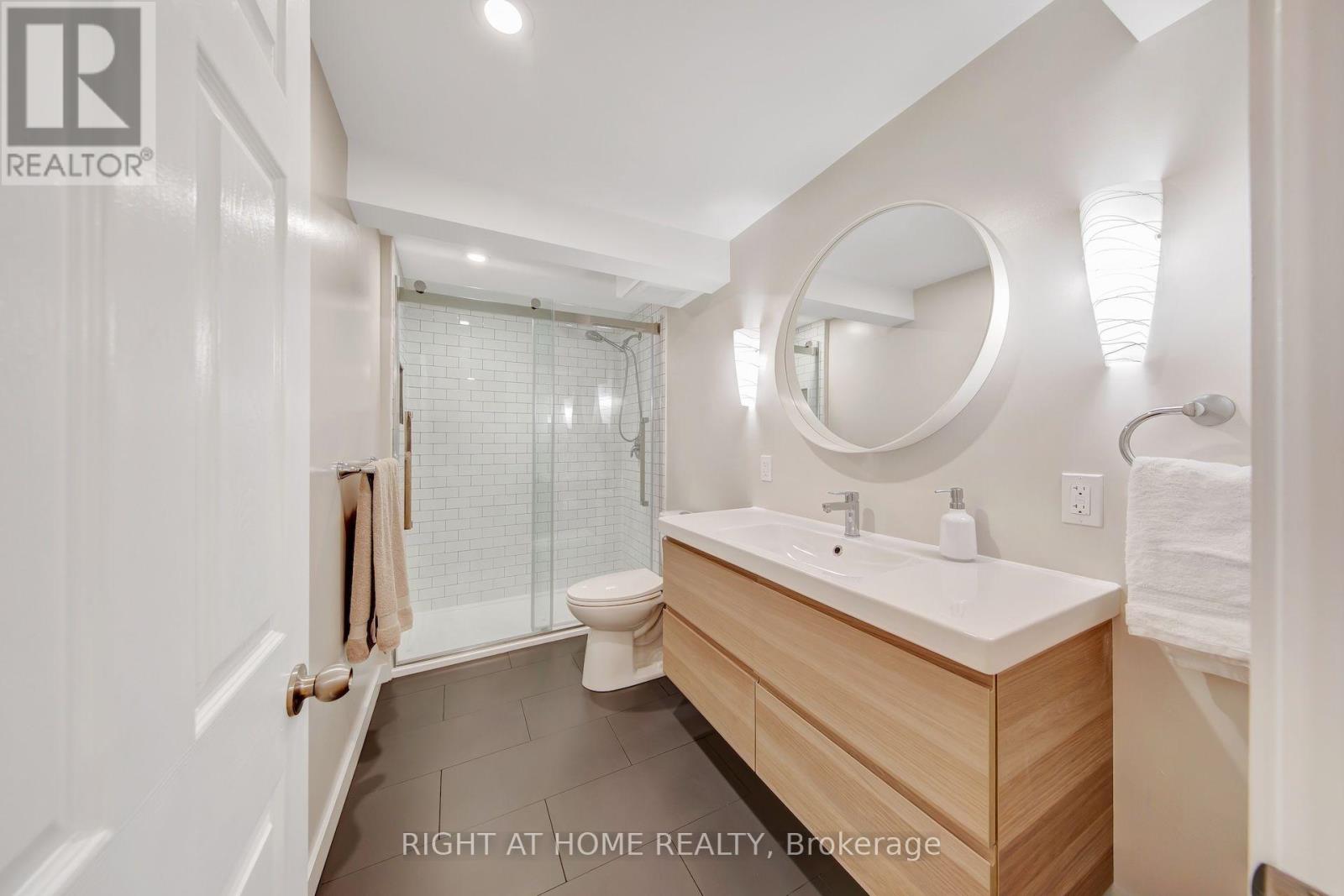 305 DALESIDE PLACE N - Image 42