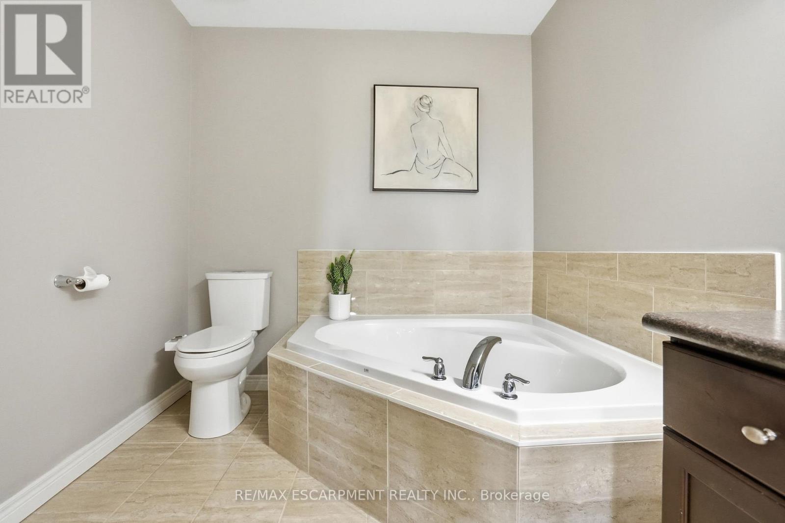 160 FESTIVAL WAY - Image 20