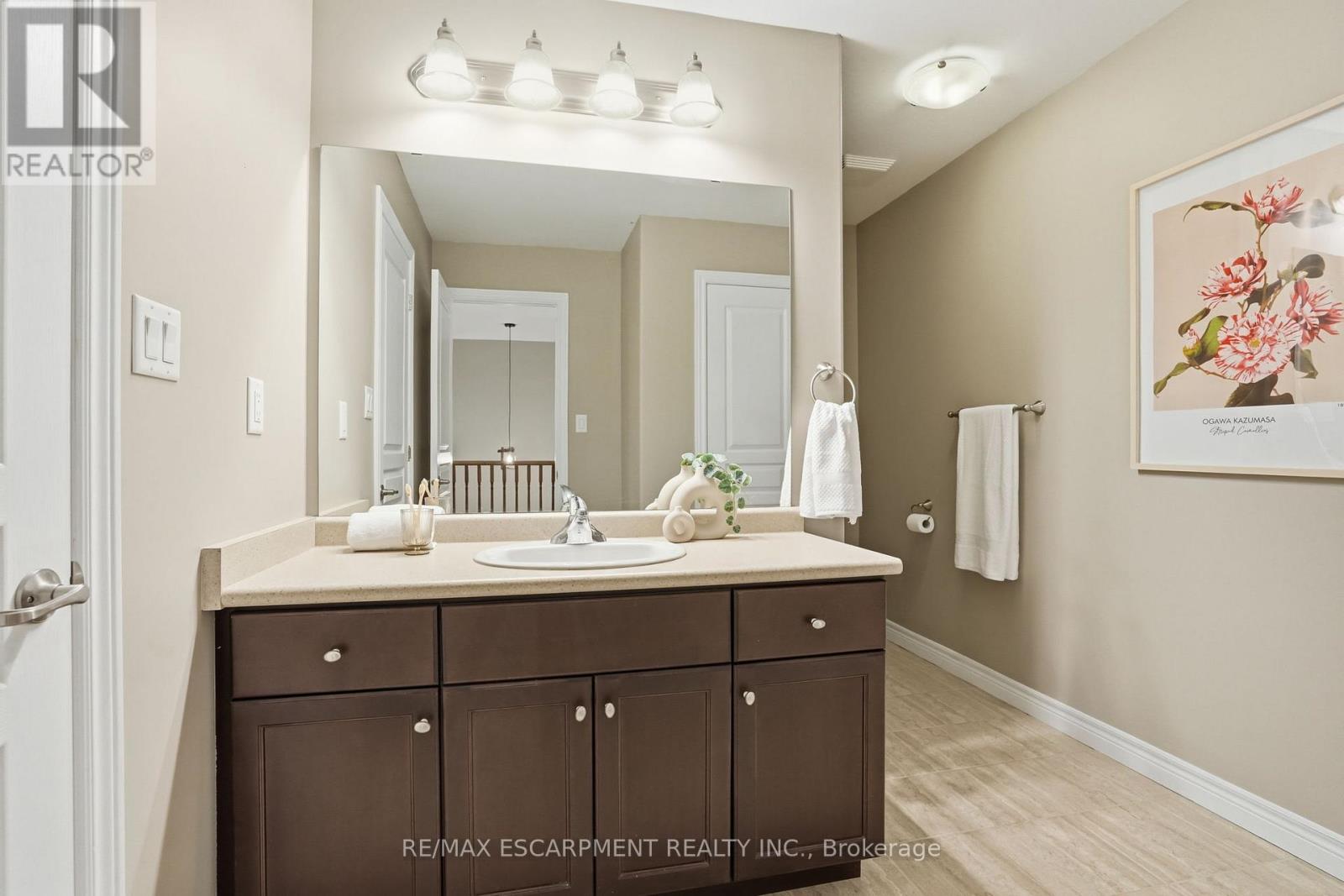 160 FESTIVAL WAY - Image 32