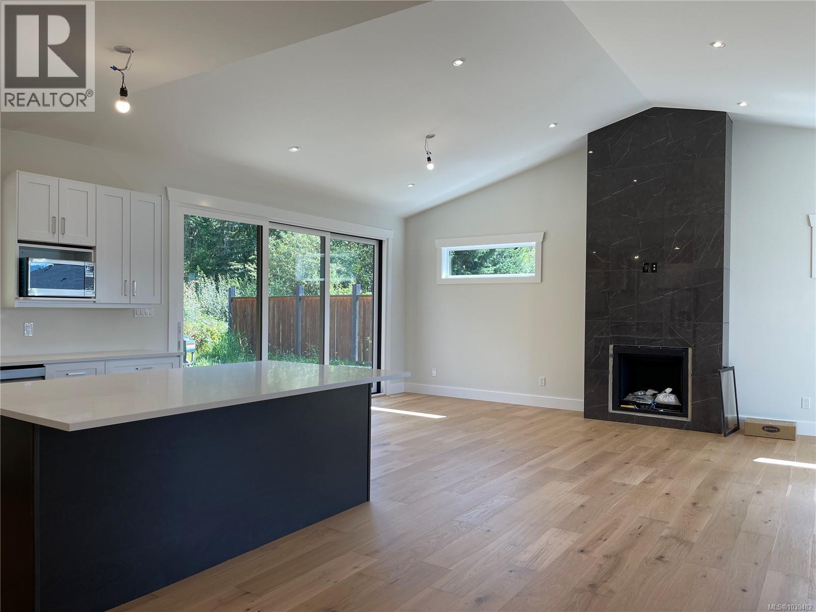 3036 Arbutus Dr - 7