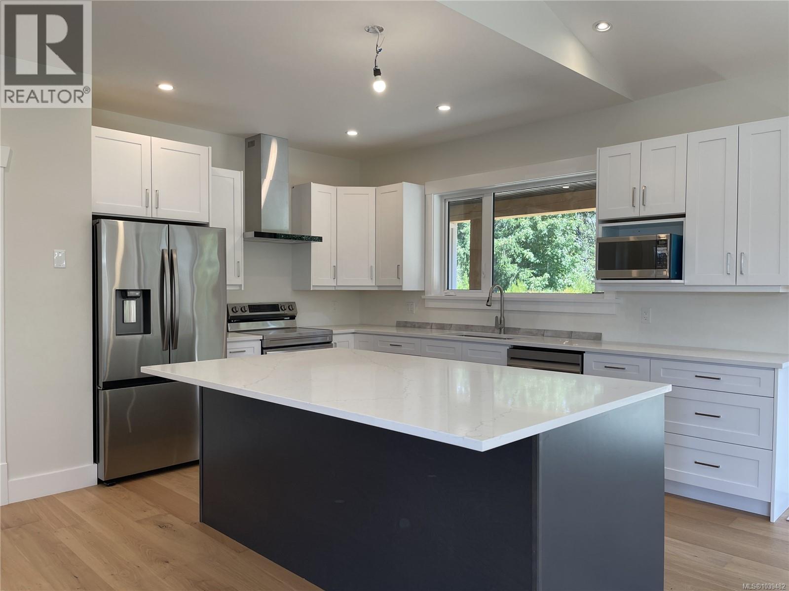 3036 Arbutus Dr - 4