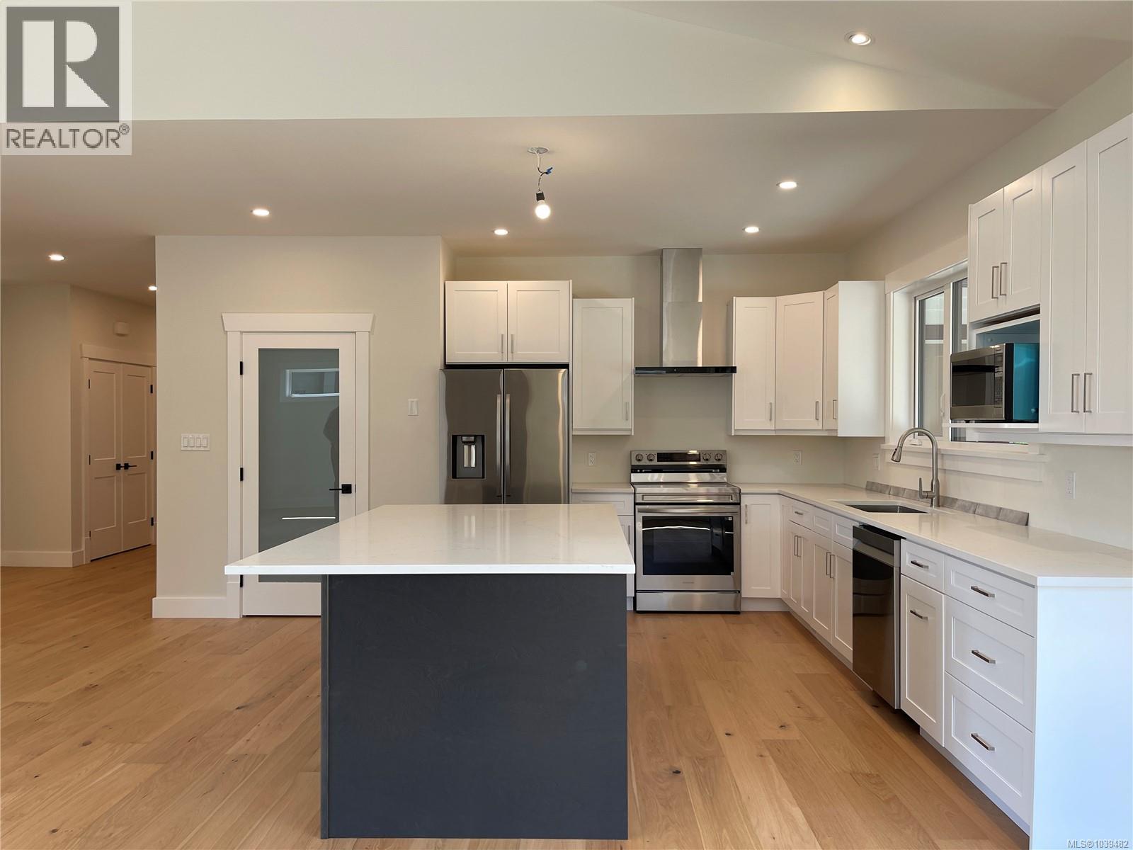 3036 Arbutus Dr - 5