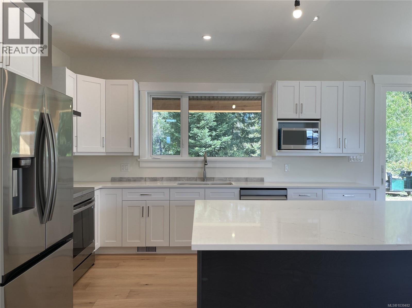 3036 Arbutus Dr - 6