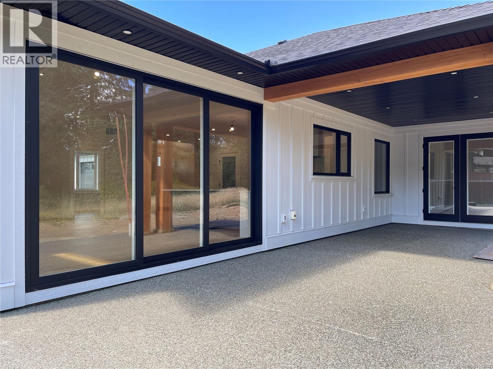 3036 Arbutus Dr - 24