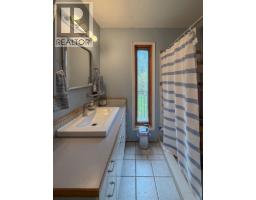 Foyer - 2529 95 Highway, Brisco, BC V0A1B0 Photo 15