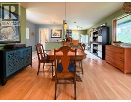 Full bathroom - 2529 95 Highway, Brisco, BC V0A1B0 Photo 10