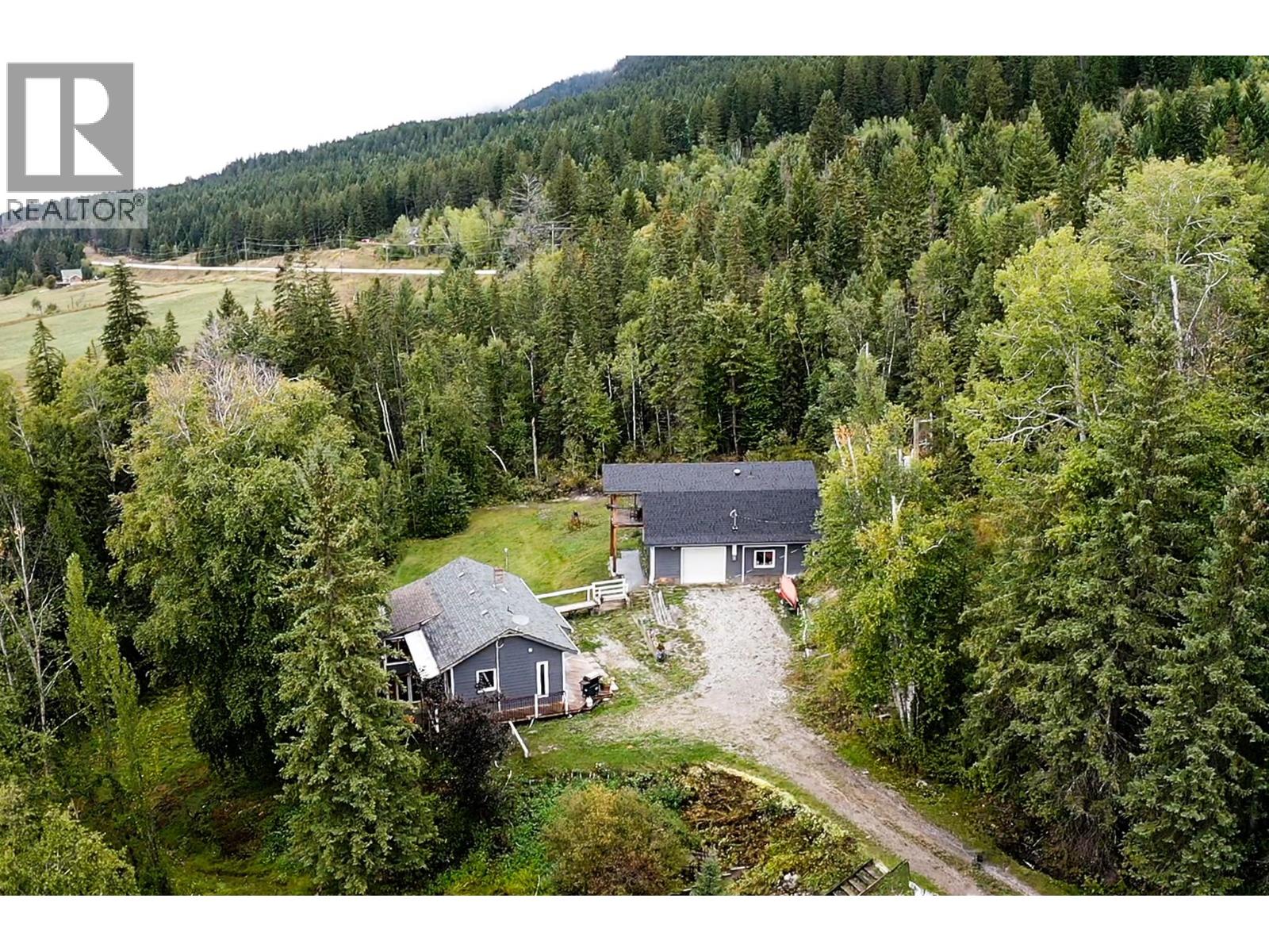 2529 95 Highway, Brisco — photo 1