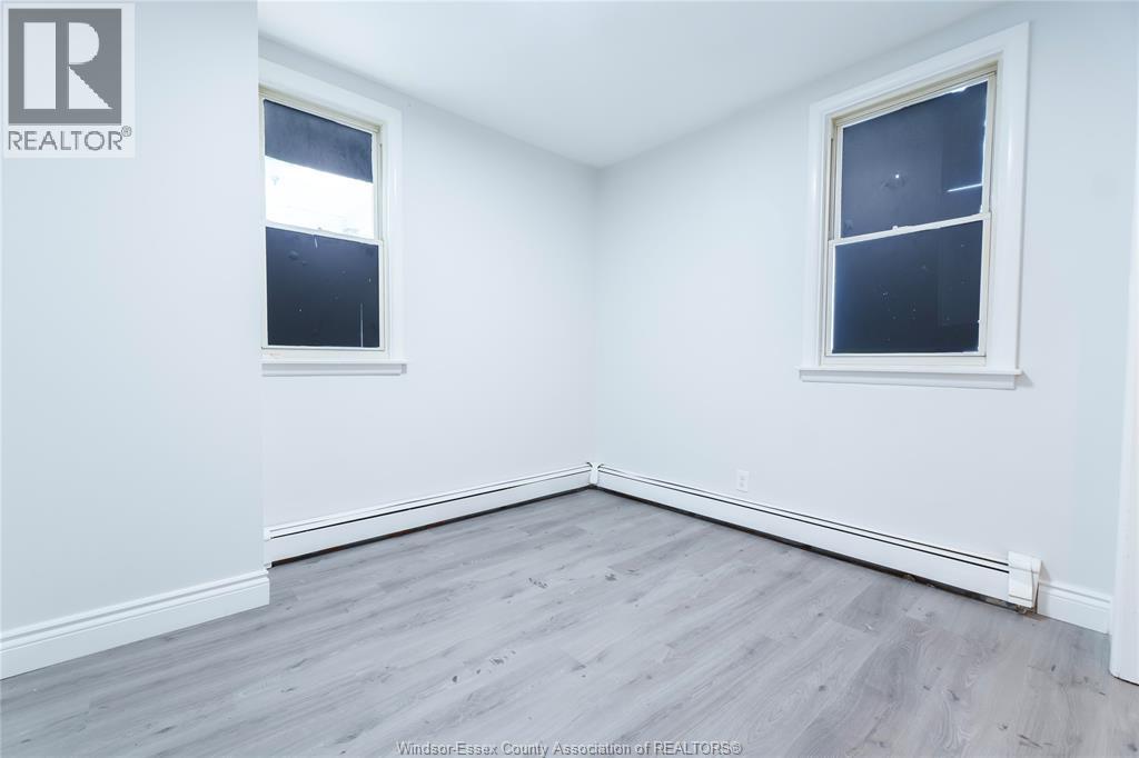 950 ELSMERE - 12
