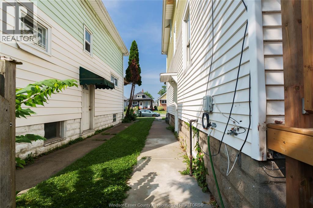 950 ELSMERE - 27