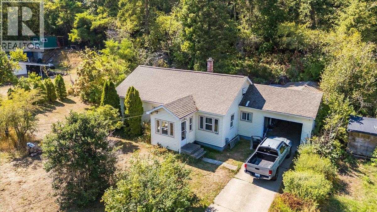 2512 Columbia Avenue, Castlegar