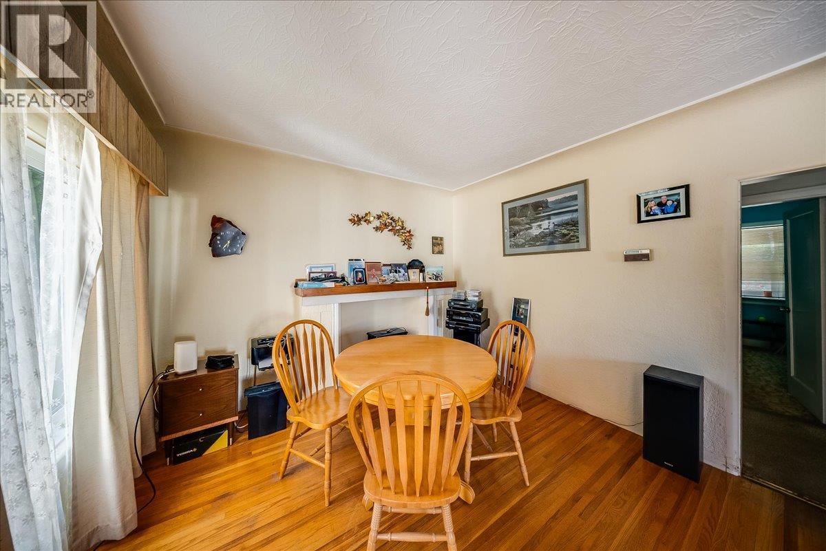 2512 Columbia Avenue - 12