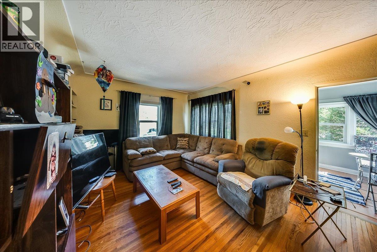 2512 Columbia Avenue - 13