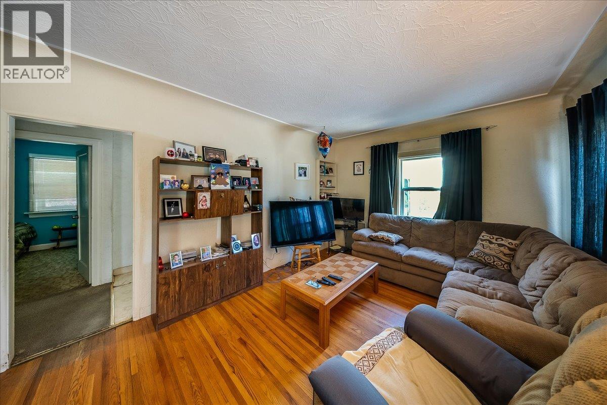 2512 Columbia Avenue - 14