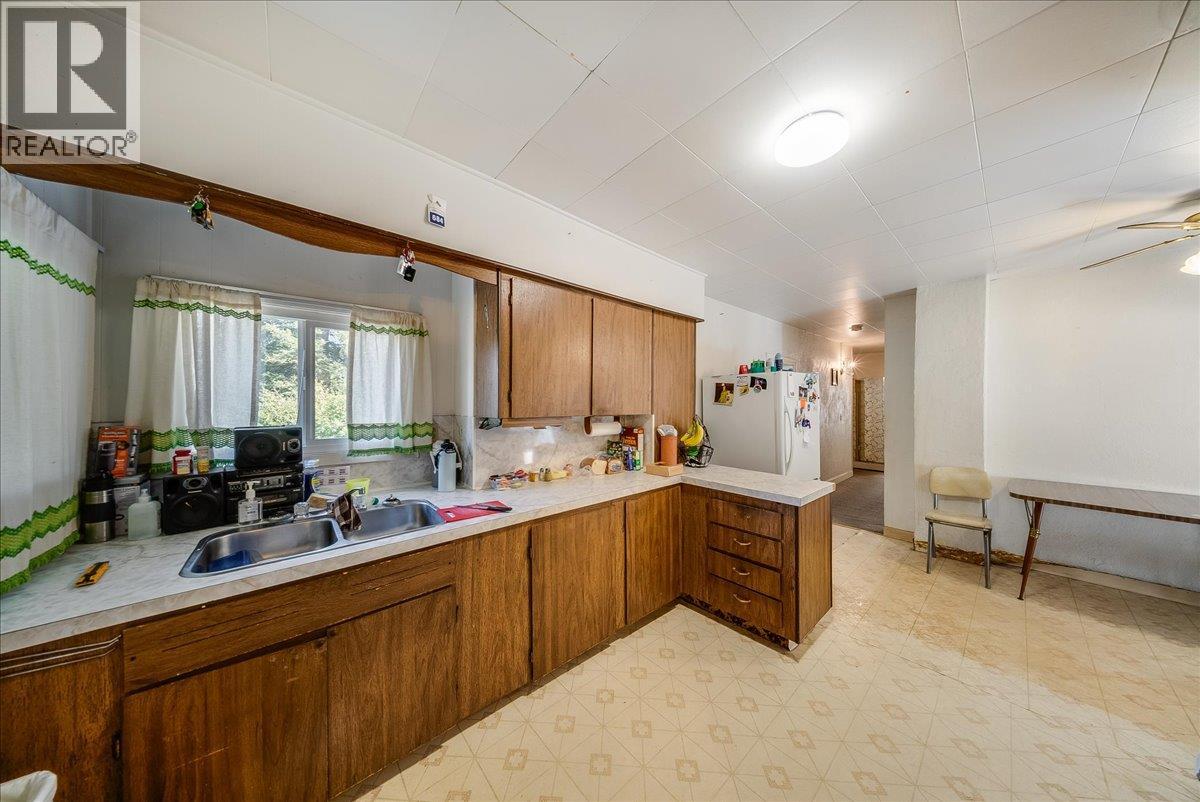 2512 Columbia Avenue - 18