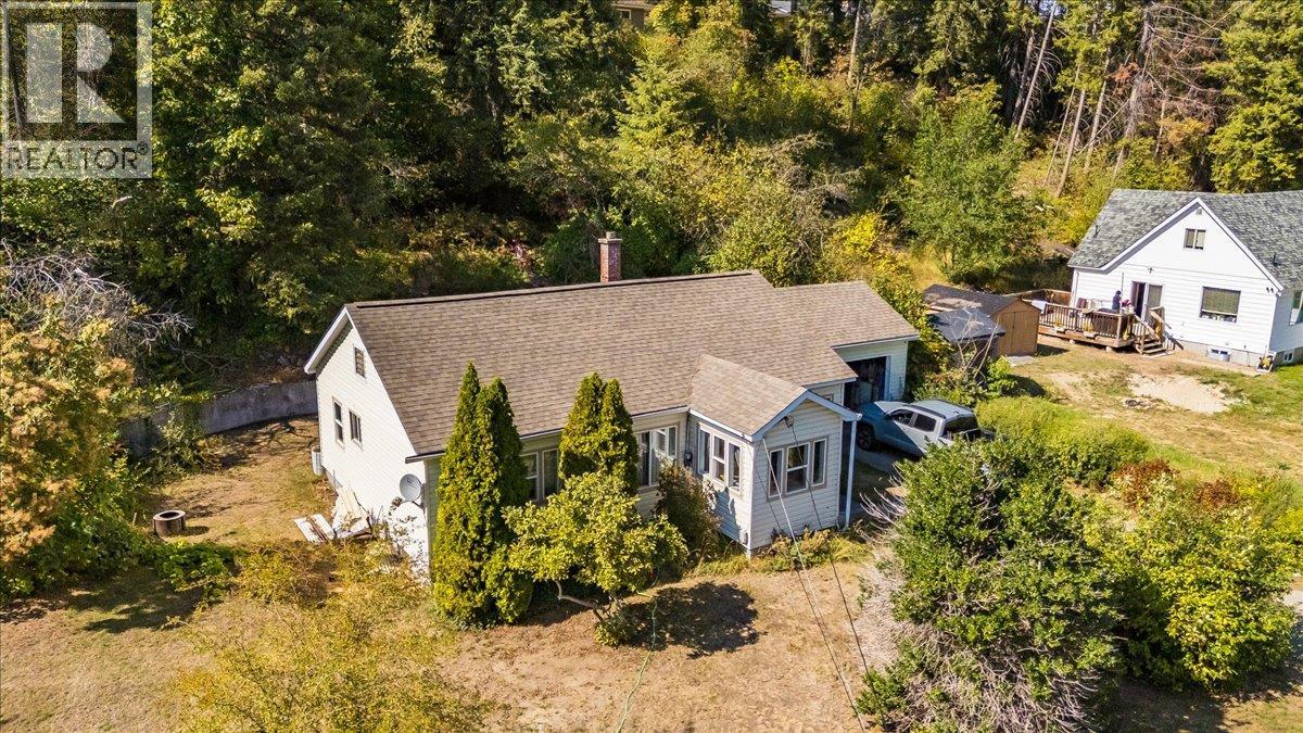 2512 Columbia Avenue, Castlegar — photo 2