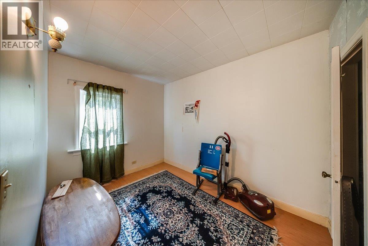 2512 Columbia Avenue - 21