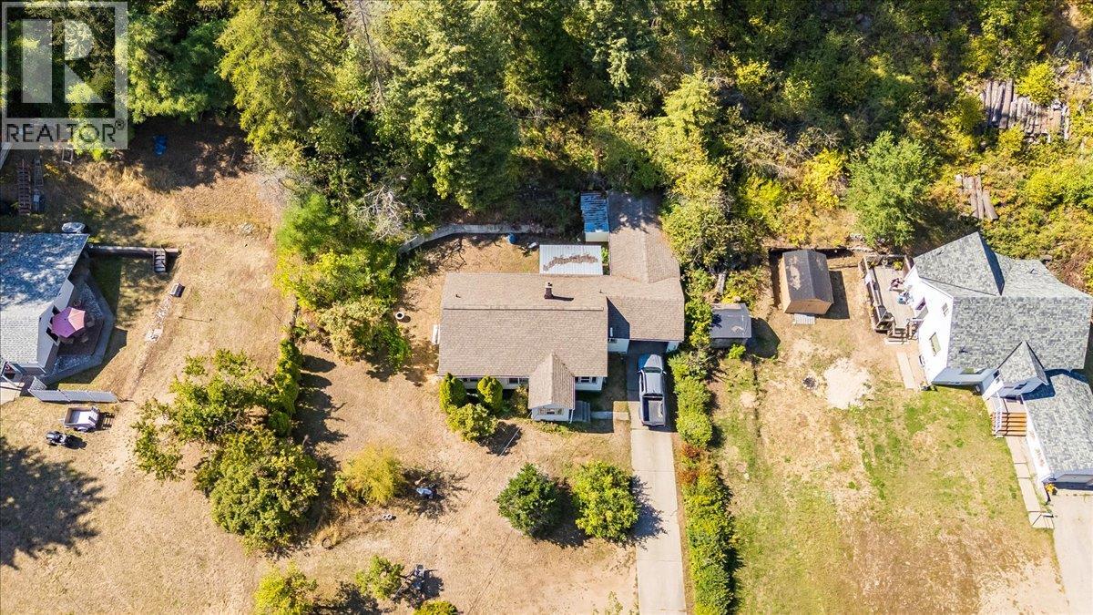 2512 Columbia Avenue, Castlegar — photo 3