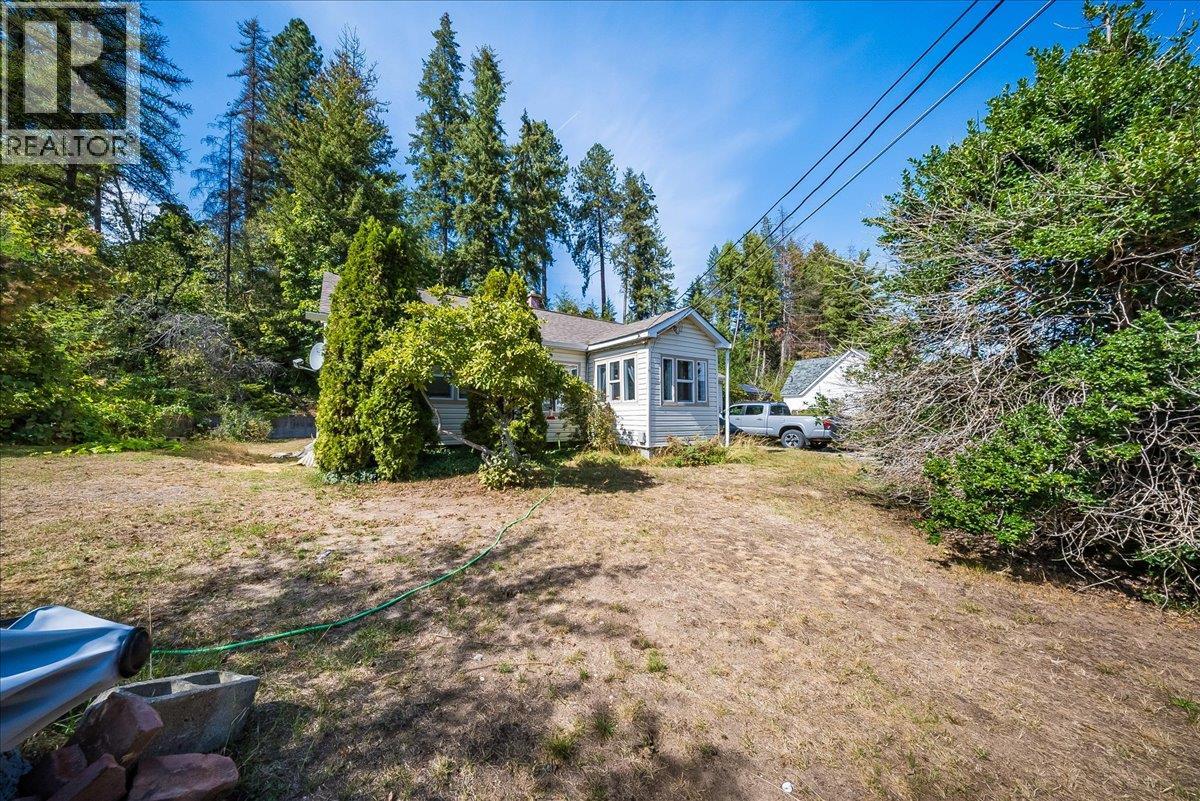 2512 Columbia Avenue, Castlegar — photo 8