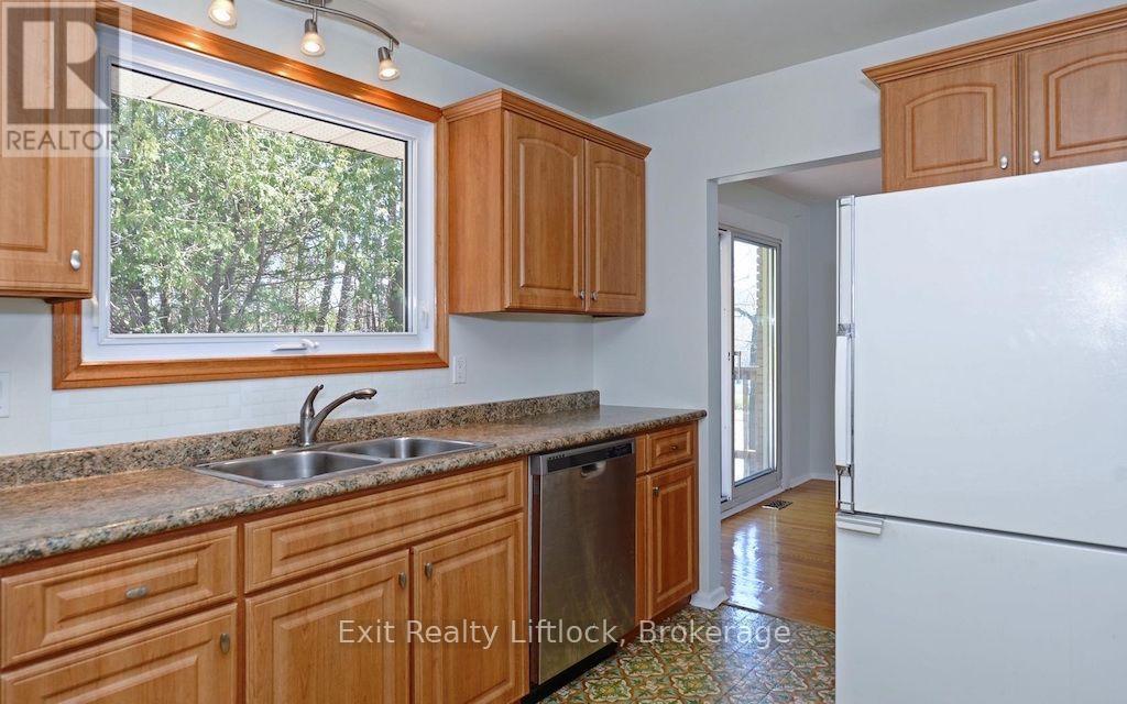 MAIN FLOOR - 4 WALLIS DRIVE, Peterborough (Monaghan Ward 2) — photo 5