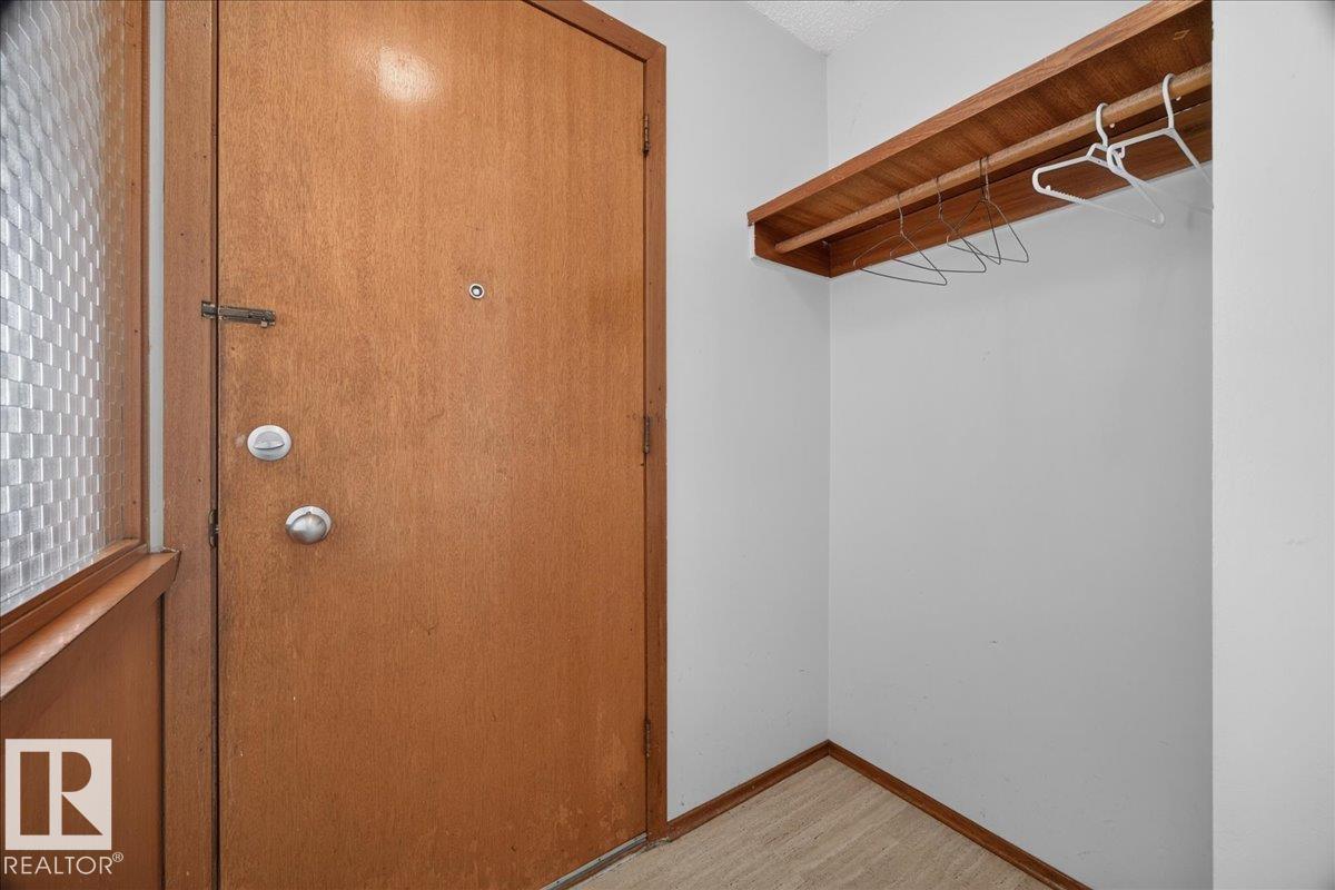 6104 92 AV NW - 5