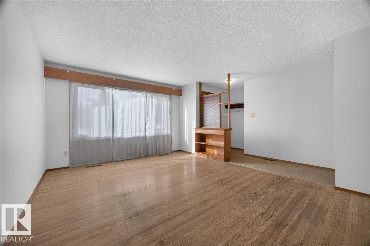 6104 92 AV NW - 8