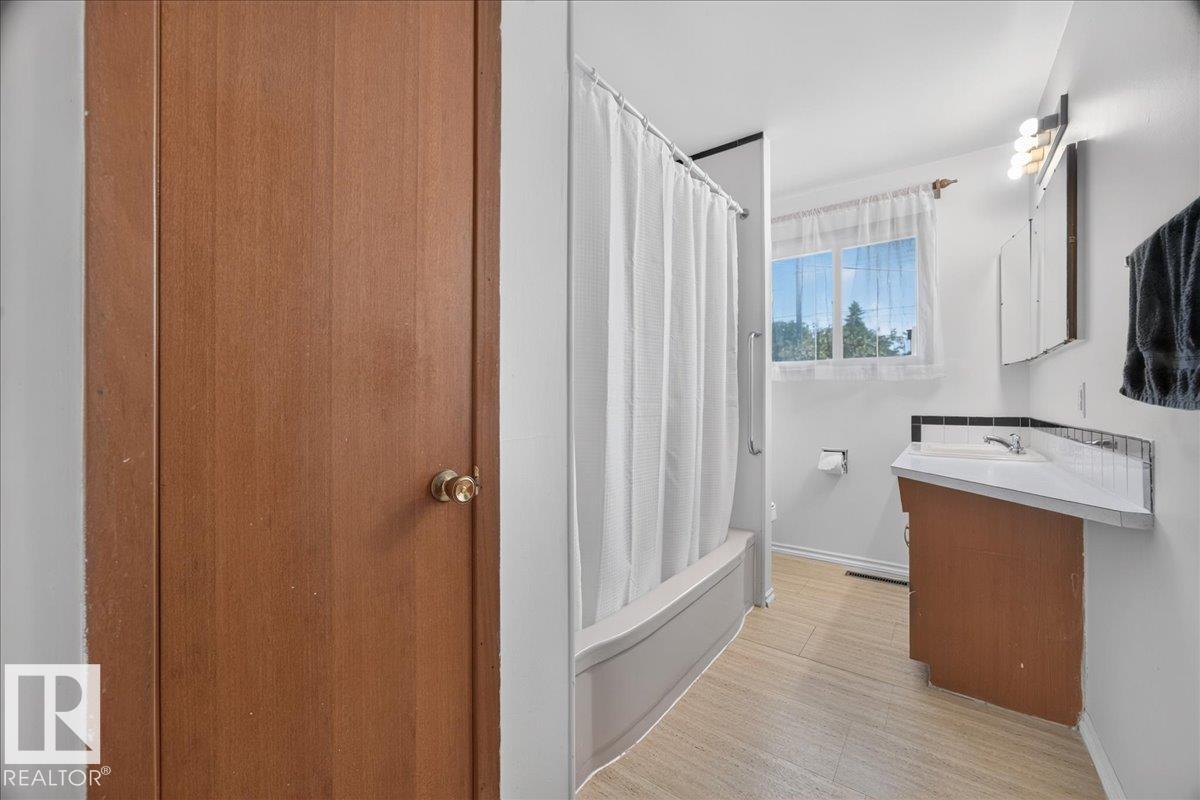 6104 92 AV NW - 20