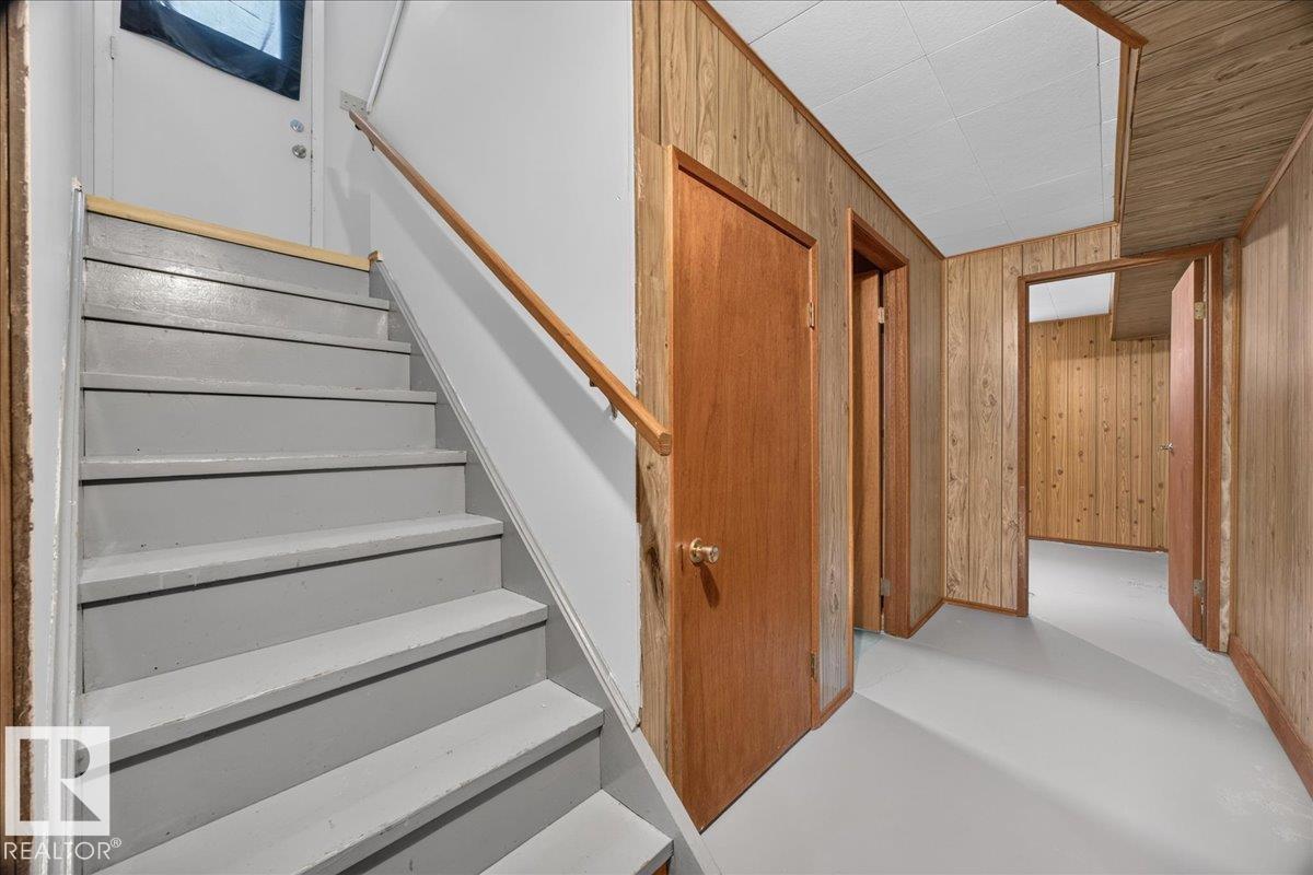 6104 92 AV NW - 27