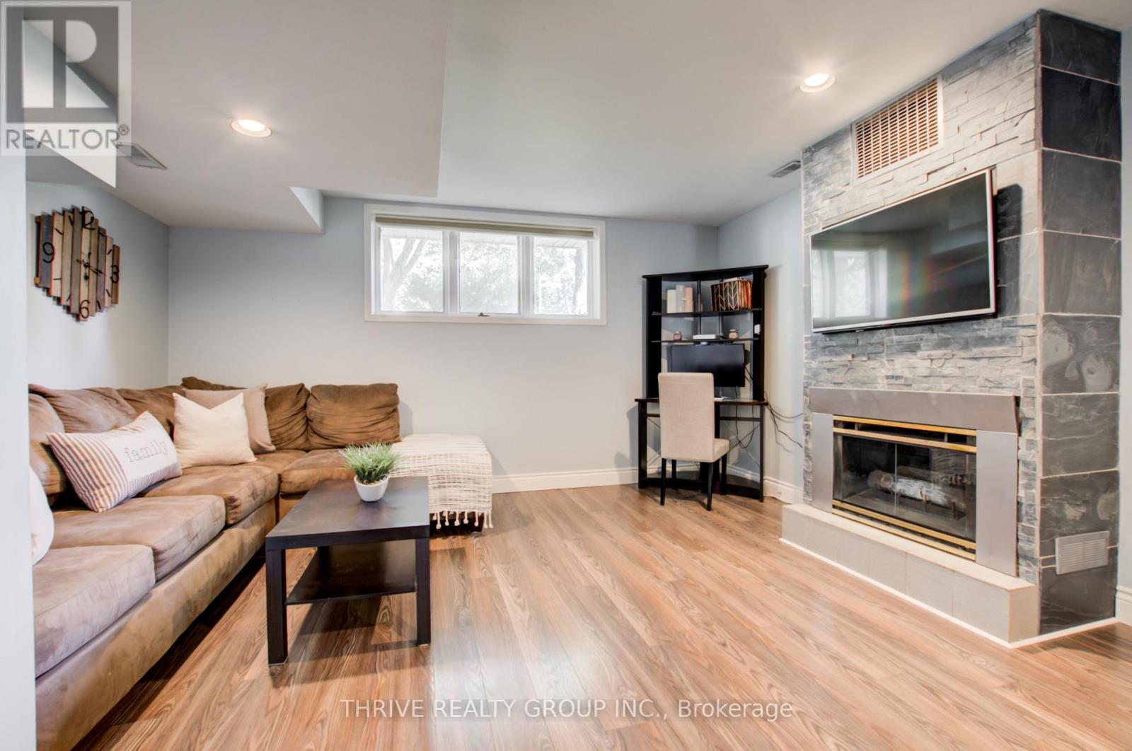 118 SANDALWOOD CRESCENT, London North (North F) — photo 8