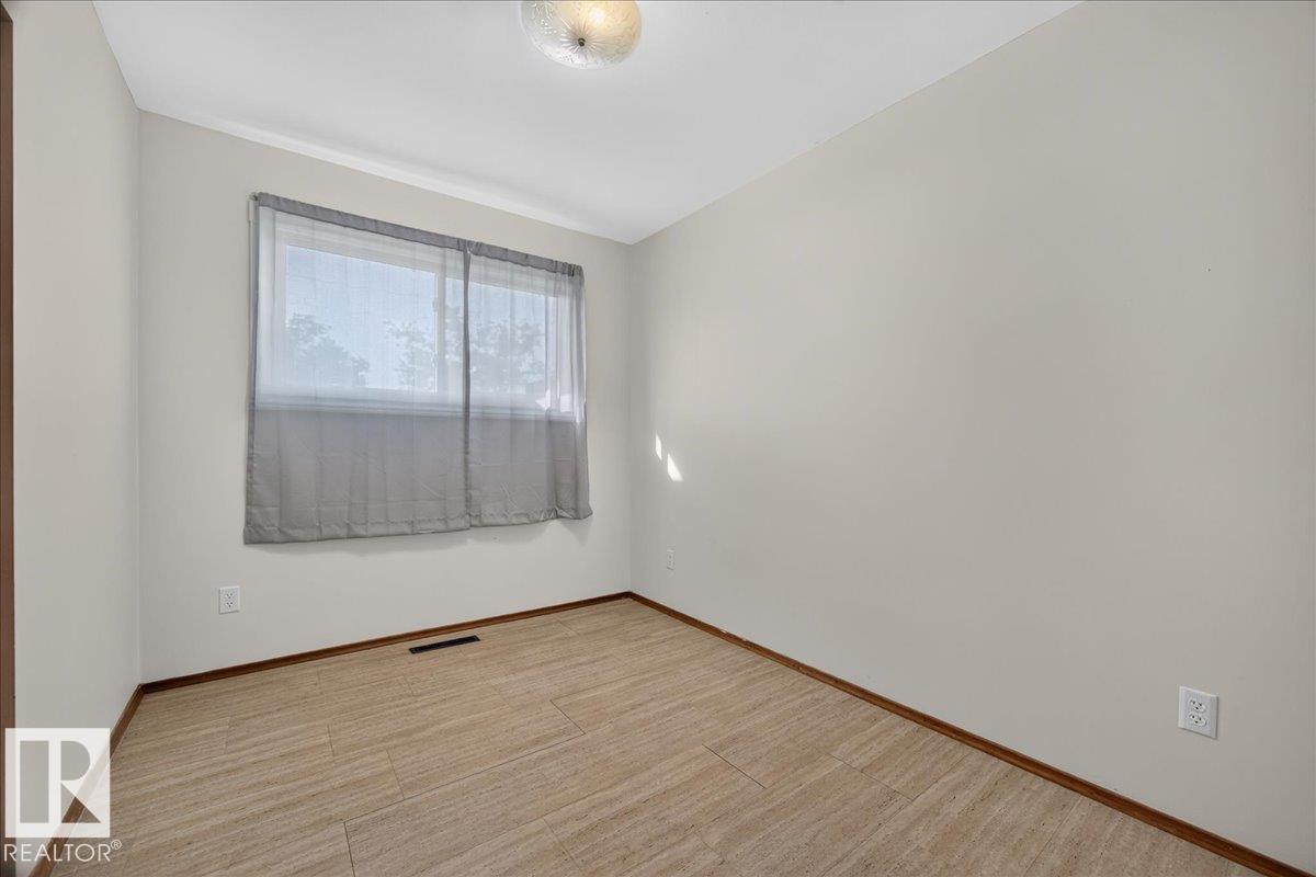 6104 92 AV NW - 18