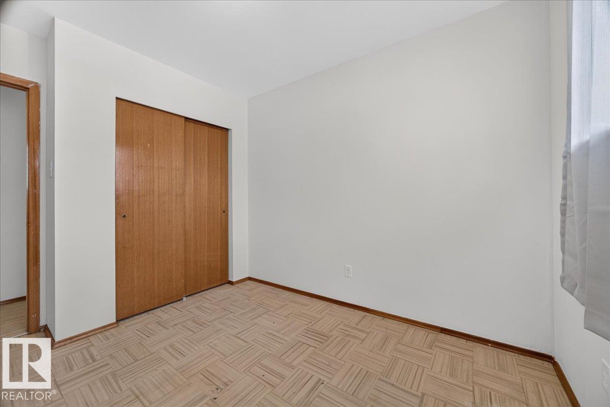 6104 92 AV NW - 25