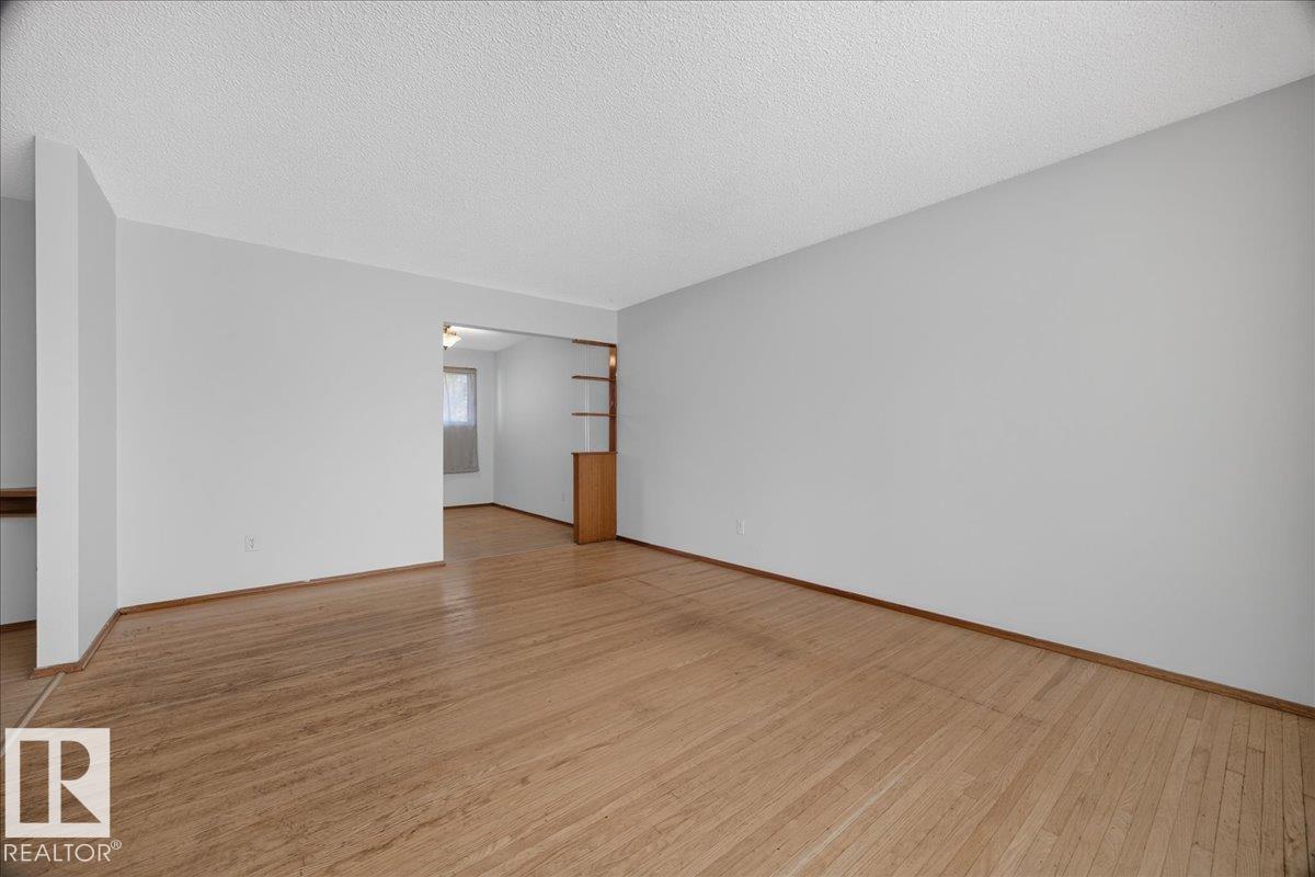6104 92 AV NW - 10