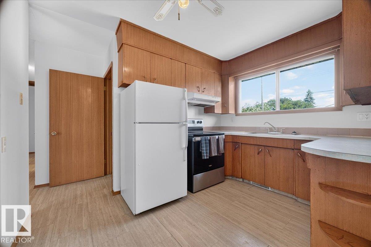 6104 92 AV NW - 14