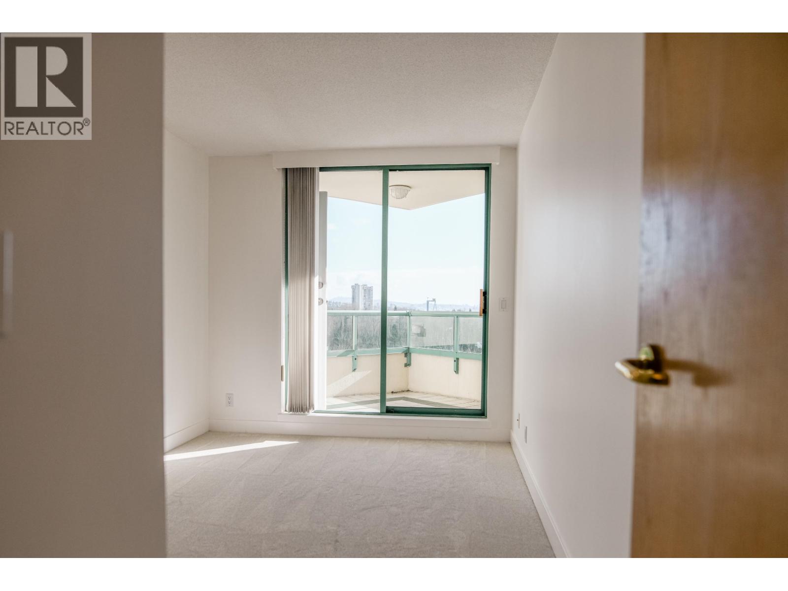 Photo of 15B 338 TAYLOR WAY 18