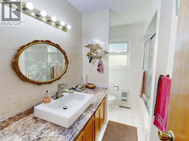 3740 STRATHCONA AVE - 15