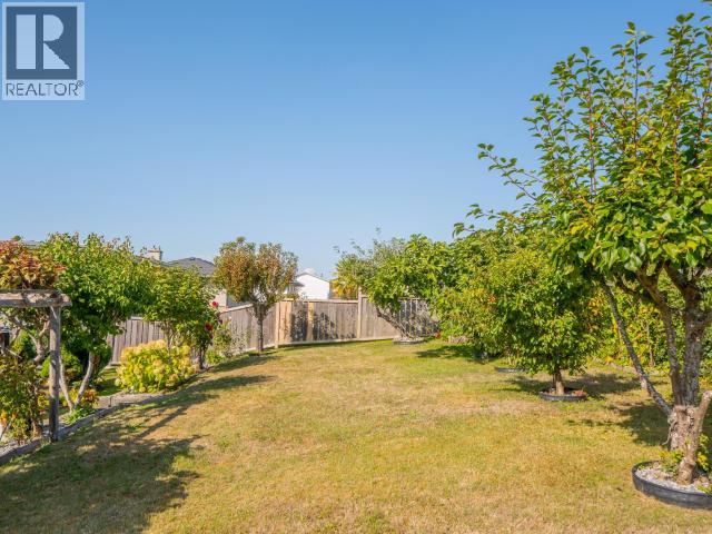 3740 STRATHCONA AVE - 30