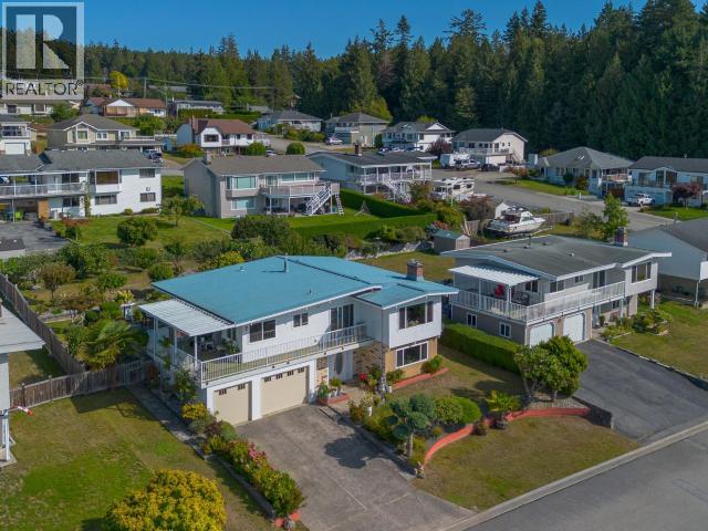 3740 STRATHCONA AVE - 35