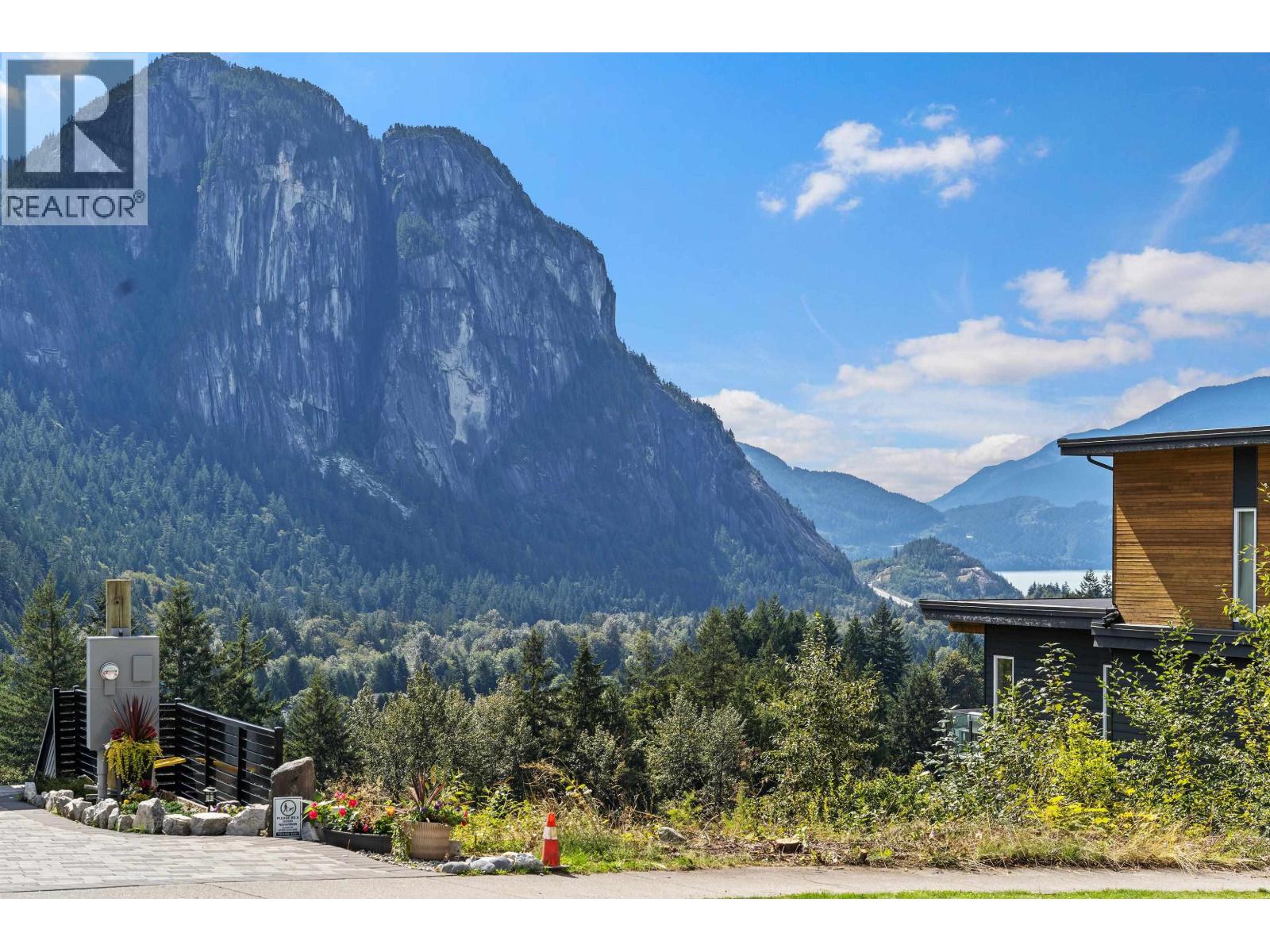 2250 CRUMPIT WOODS Drive, Squamish